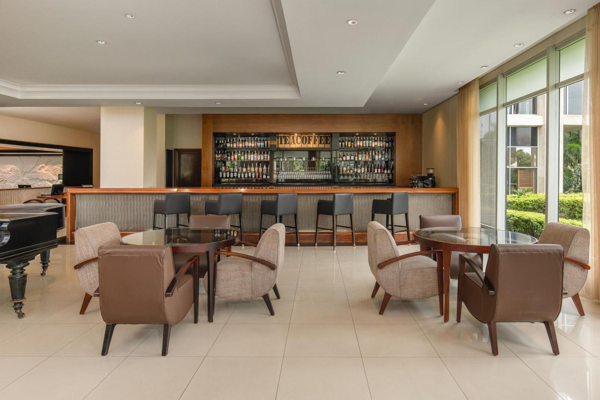 Sheraton Kampala Hotel Esterno foto